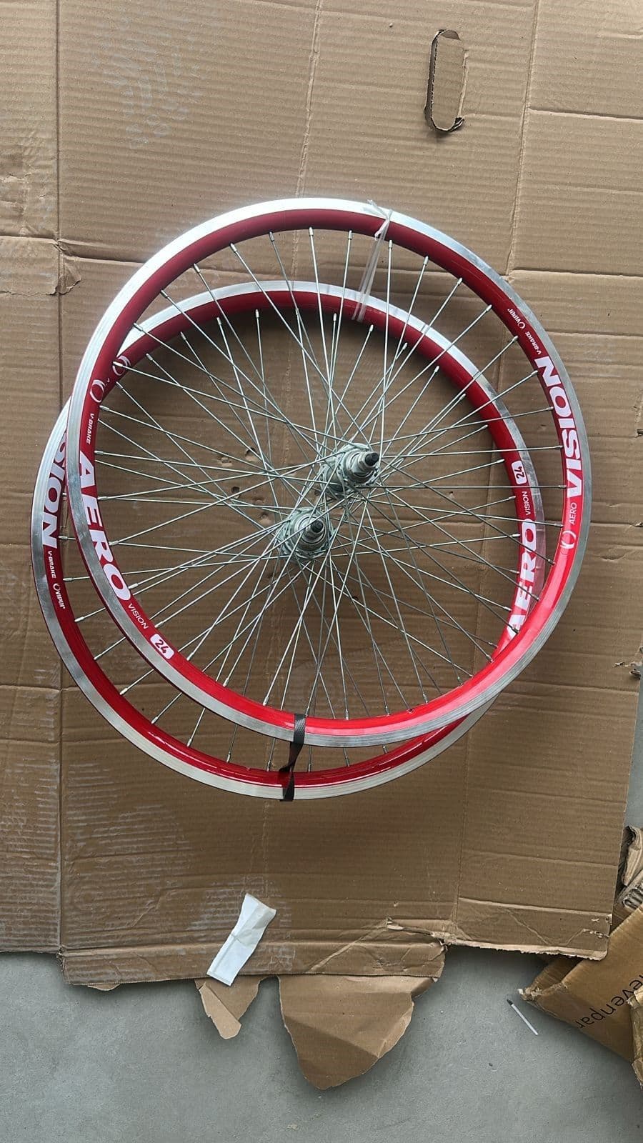 RODA 24 AERO CUBO AÇO VERM (PAR)